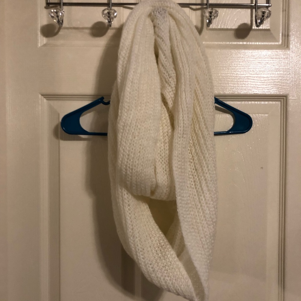 White knit wrap scarf